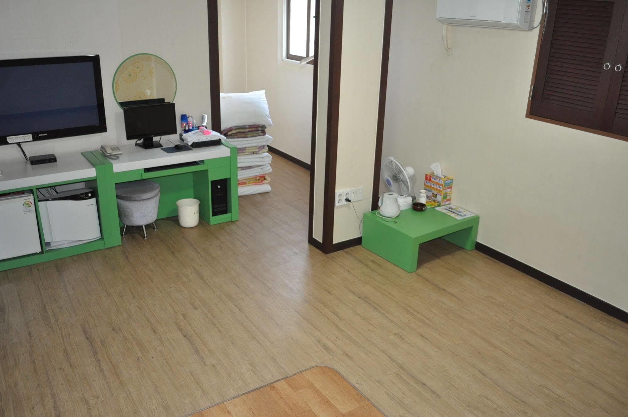 Goodstay Woosin Hotel Чонджу Экстерьер фото