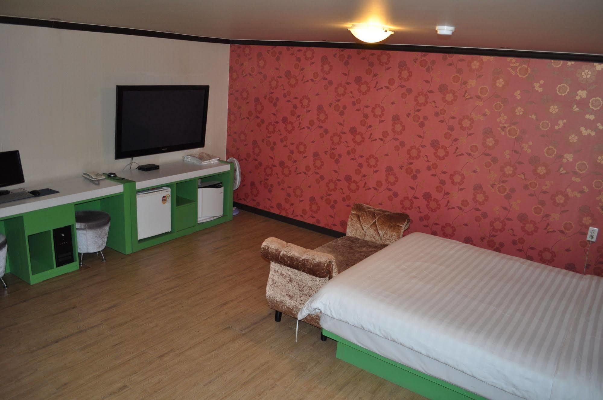 Goodstay Woosin Hotel Чонджу Экстерьер фото