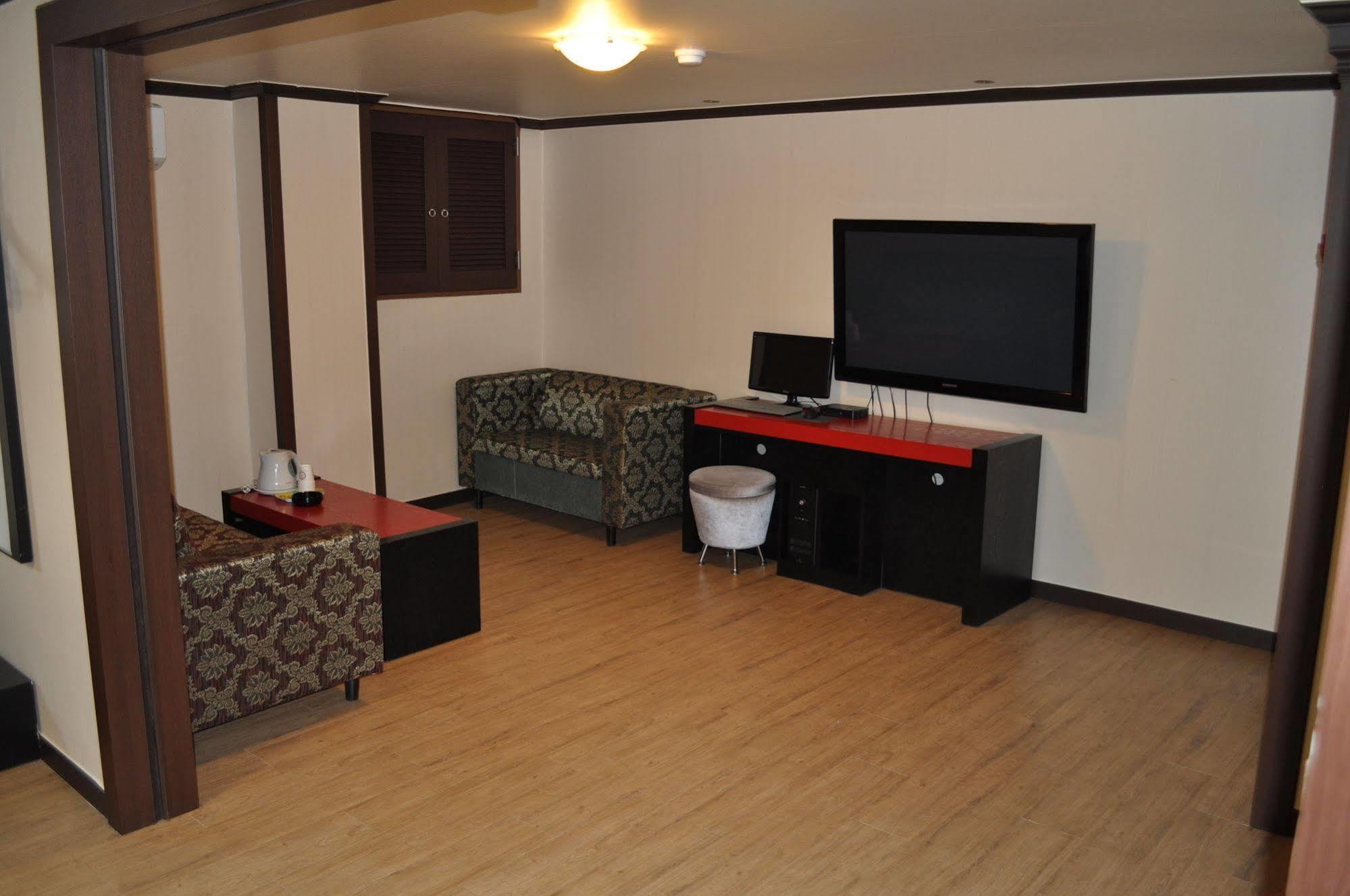 Goodstay Woosin Hotel Чонджу Экстерьер фото