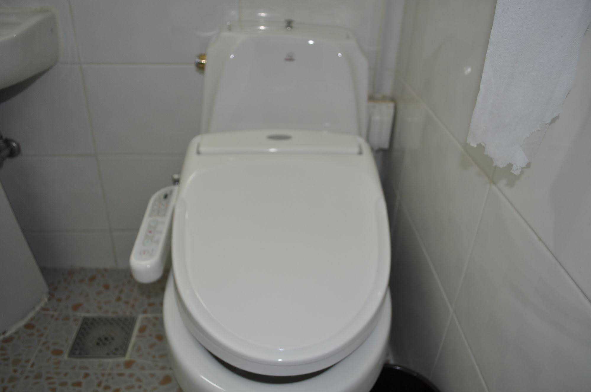 Goodstay Woosin Hotel Чонджу Экстерьер фото