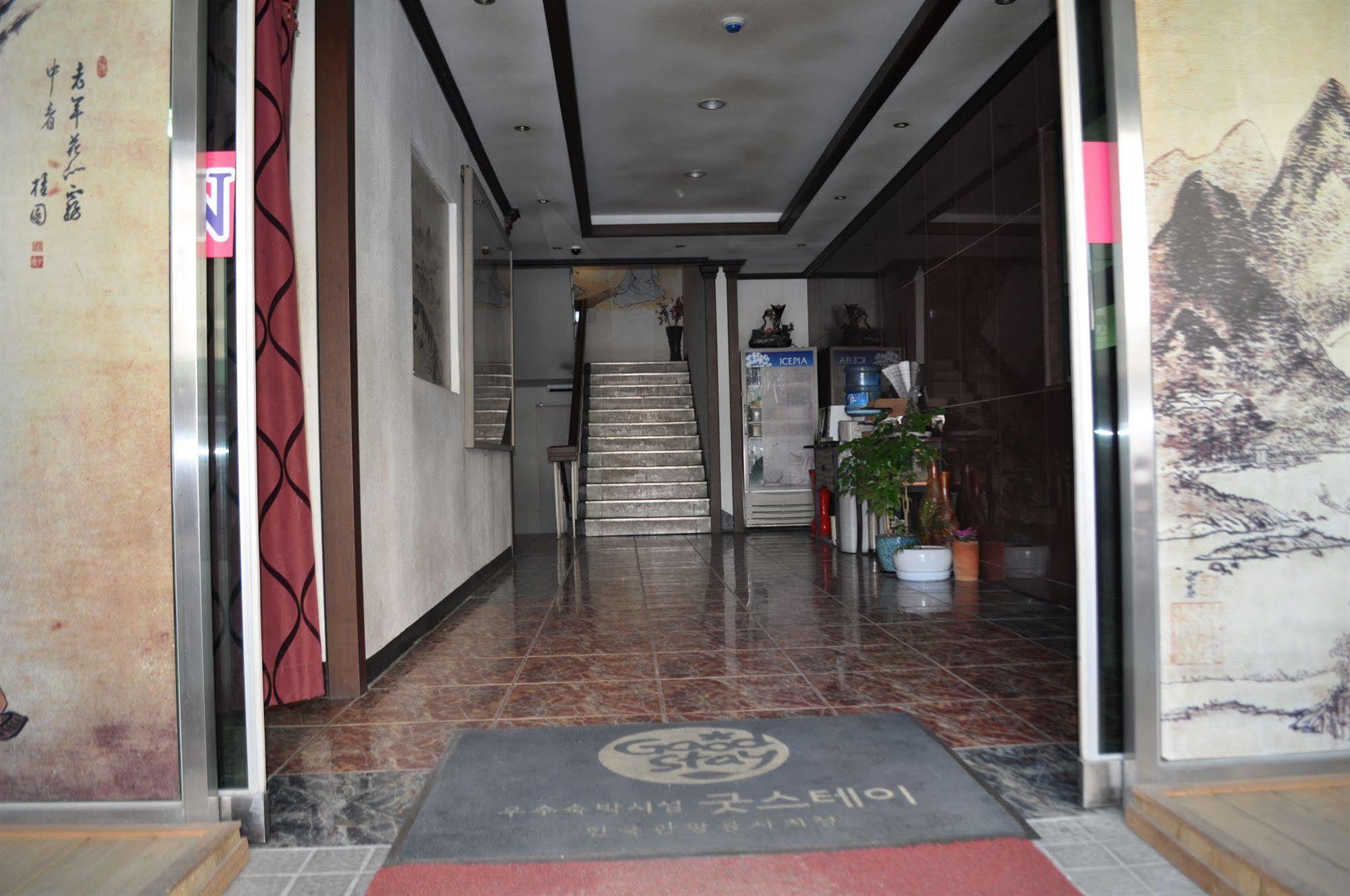 Goodstay Woosin Hotel Чонджу Экстерьер фото